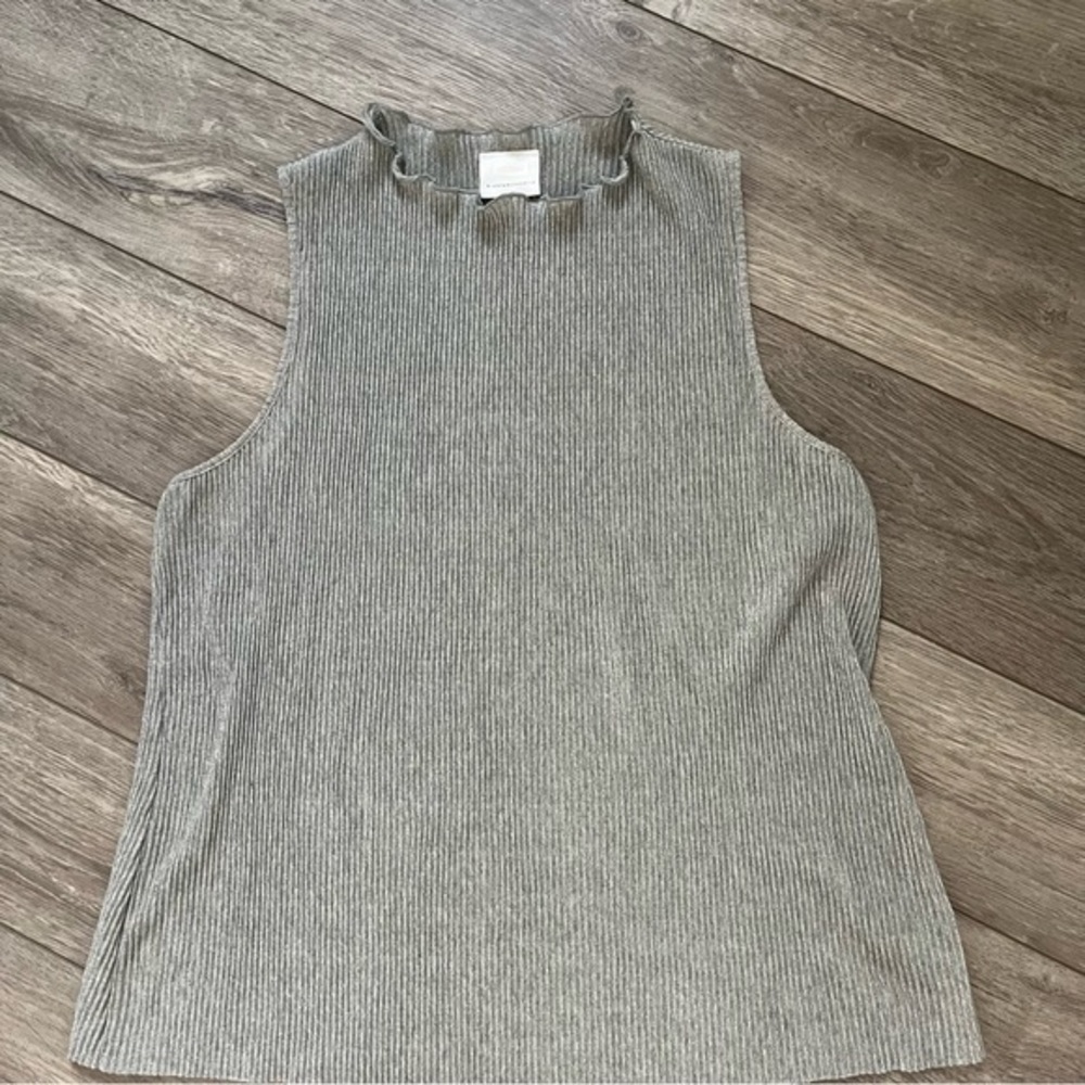 Anthropologie Silver Pleated Lettuce Trim Shell Tank